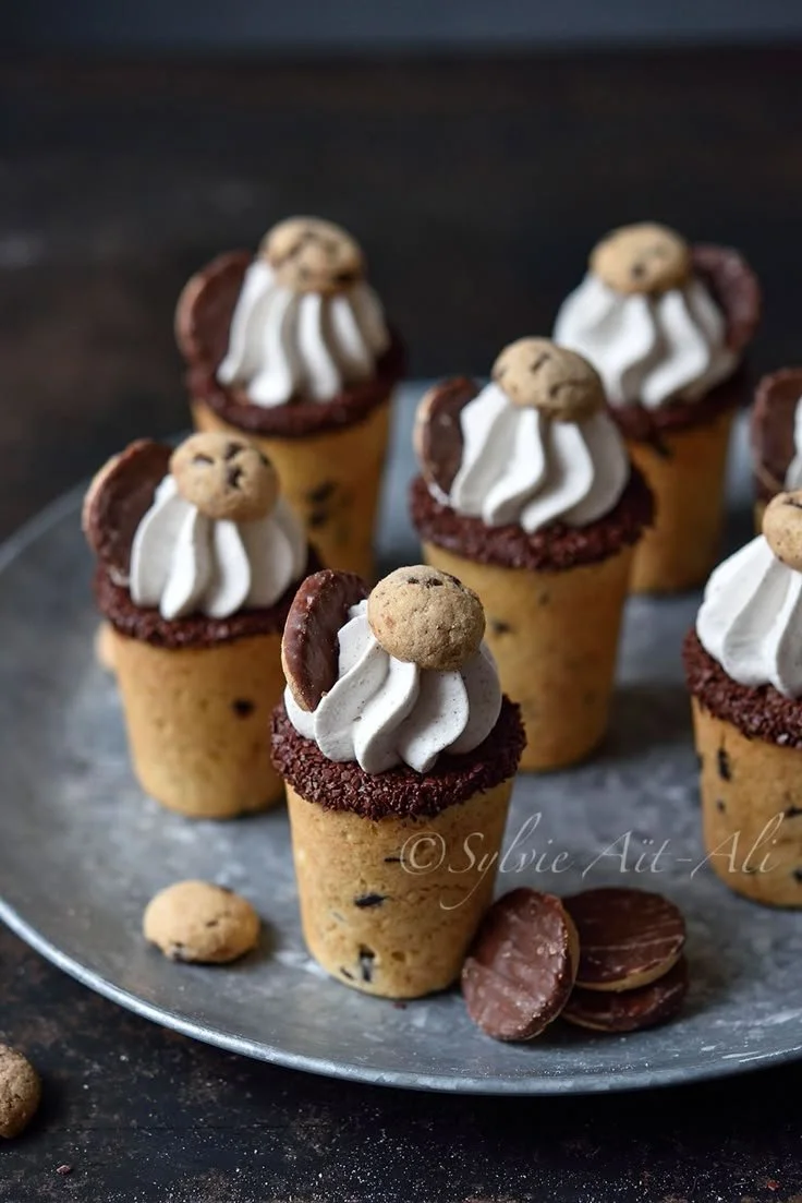 Cookies shot avec mousse au chocolat, un amuses bouche délicieux.