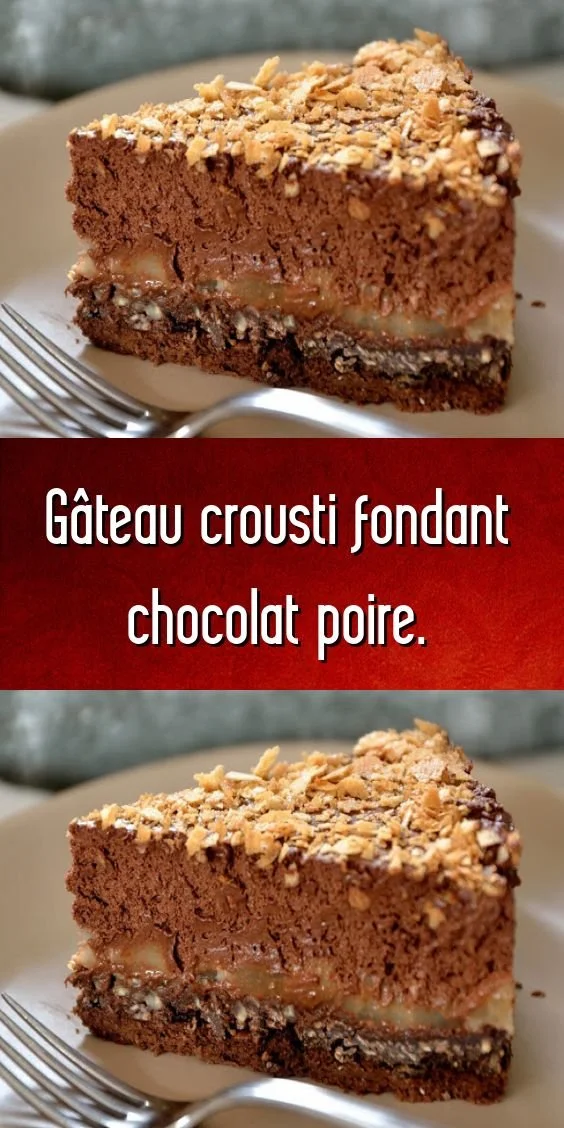 Gâteau crousti-fondant chocolat-poire servi avec des poires fraîches