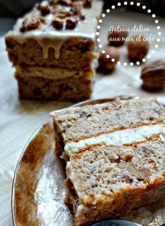 Gâteau italien aux noix et café moka, une pâtisserie italienne irrésistible.