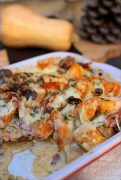 Gratin de courge butternut avec champignons, jambon cru et fromage Cantal