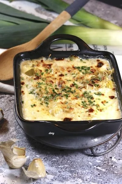 Gratin de poireaux à la crème d’ail prêt à déguster