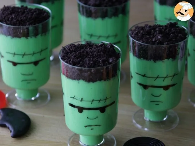 Recette de crème Frankenstein pour Halloween avec décoration d'horreur