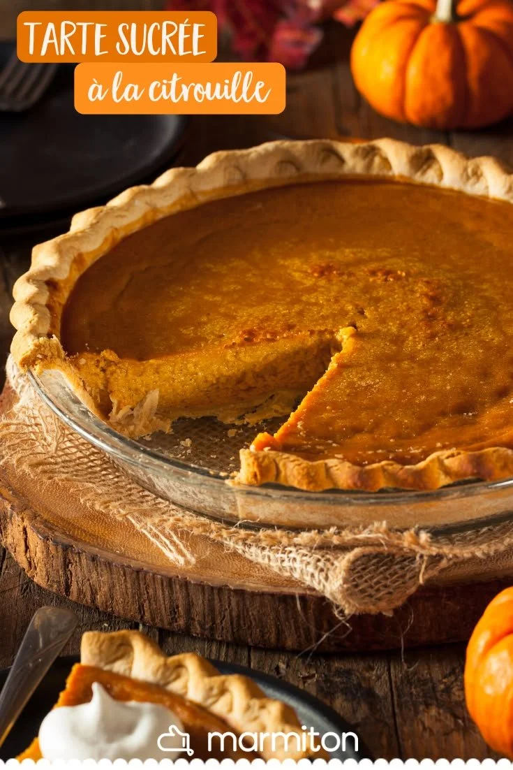 Une délicieuse tarte à la citrouille sucrée, parfaite pour l'automne.