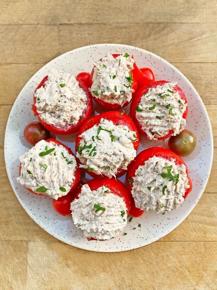 Tomates farcies au thon et au fromage frais, a refreshing cold appetizer