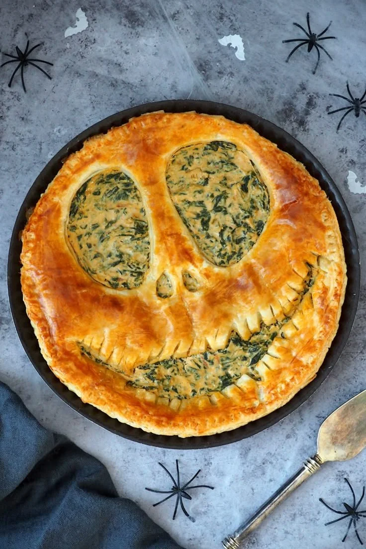 Tourte aux épinards et ricotta décorée pour Halloween